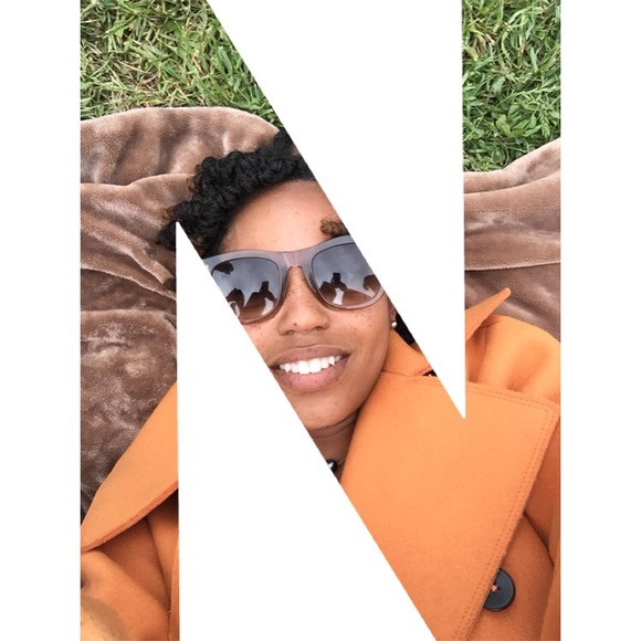 Meet your Posher, Naomi - Picture 1 of 1